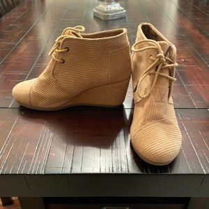 TOMS wedge